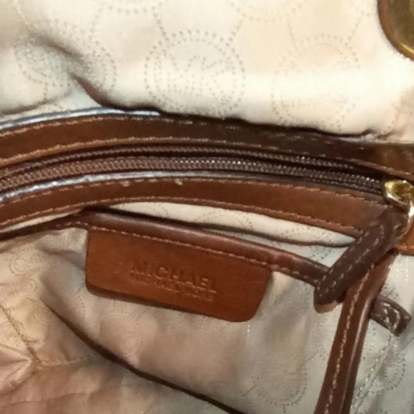 Michael Khors Purse - Picture 4 of 4